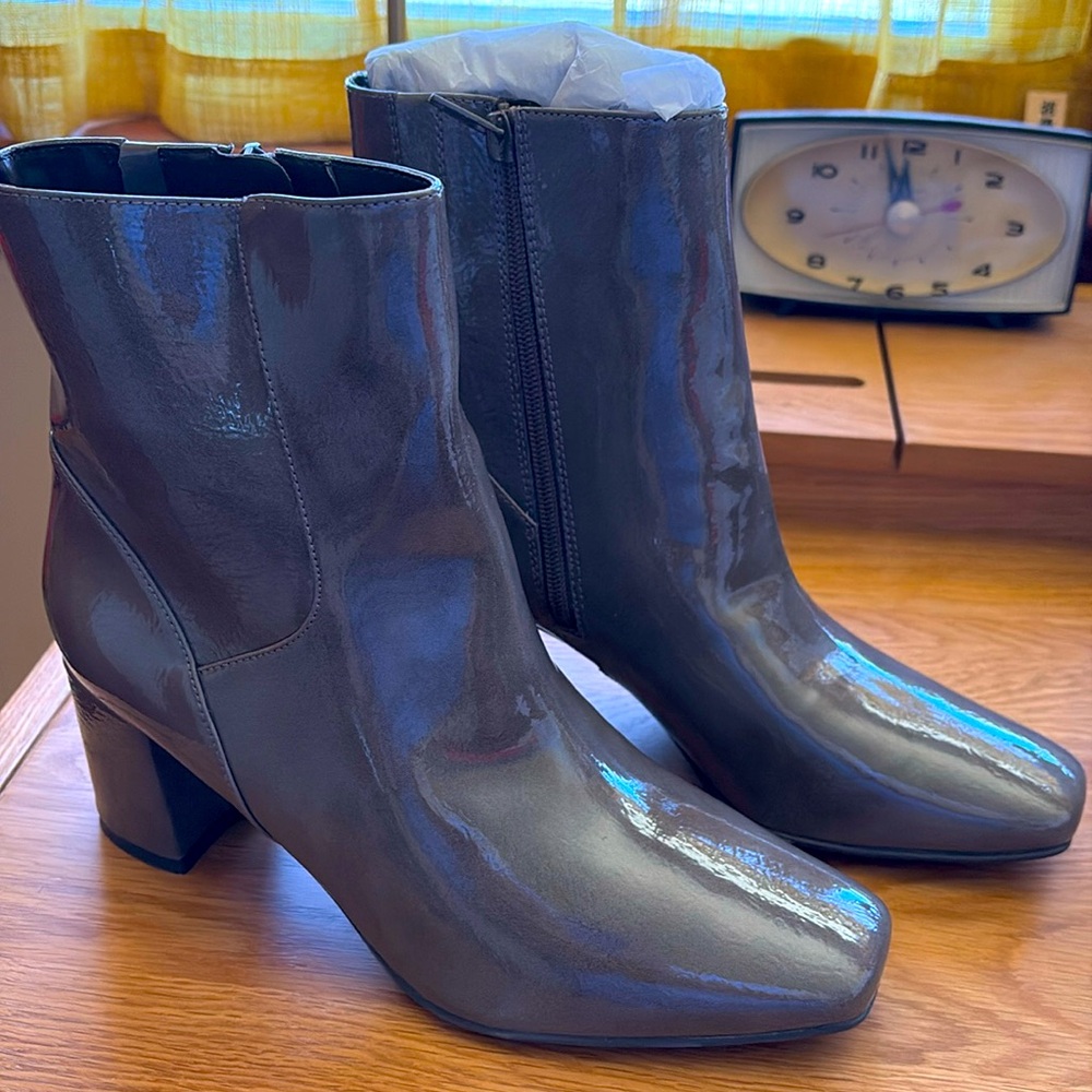 NATURALIZER Boot 8.5   NEW